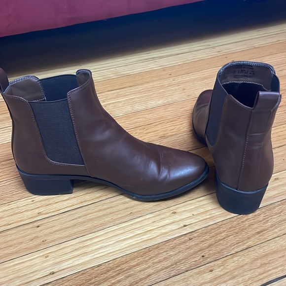 Brown leather boots - Picture 3 of 3